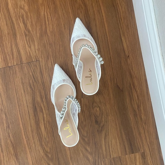 Lulus white pointed toe heels - Picture 3 of 3